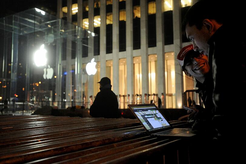 Aber Dunkelheit und Kälte machen den Apple-Jüngern nichts aus.