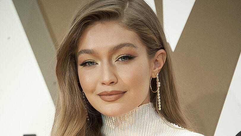 Der klassische Lidstrich, wie ihn auch Gigi Hadid trägt, eignet sich prima für ein glamouröses Festtags-Make-up Der klassische Lidstrich, wie ihn auch Gigi Hadid trägt, eignet sich prima für ein glamouröses Festtags-Make-up