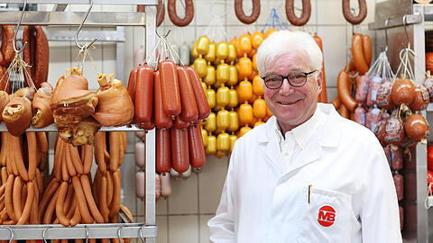 Der Herr der Würste: Magnus Bauch (61) in seiner Metzgerei in der Tumblingerstraße.