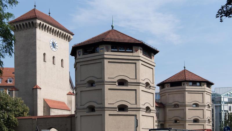 Das Isartor aus dem 14. Jahrhundert in München. Solche Sehenwürdigkeiten ziehen immer mehr Touristen an. Das Isartor aus dem 14. Jahrhundert in München. Solche Sehenwürdigkeiten ziehen immer mehr Touristen an.