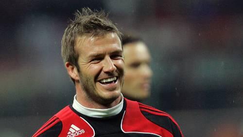 David Beckham darf sich freuen. Statt nächste Woche nach Kalifornien zurückzufliegen, darf er nun beim AC Mailand bleiben. David Beckham darf sich freuen. Statt nächste Woche nach Kalifornien zurückzufliegen, darf er nun beim AC Mailand bleiben.