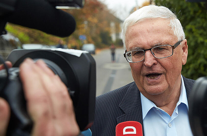 Theo Zwanziger hat die Verantwortung für die entscheidende Steuererklärung in der WM-Affäre und den Vorwurf einer absichtlichen verzögerten Abgabe des Papiers zurückgewiesen.