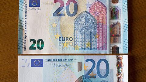 Neuer kaum zu fälschender 20-Euro-Schein (oben) vs. alter 20-Euro-Schein (unten).