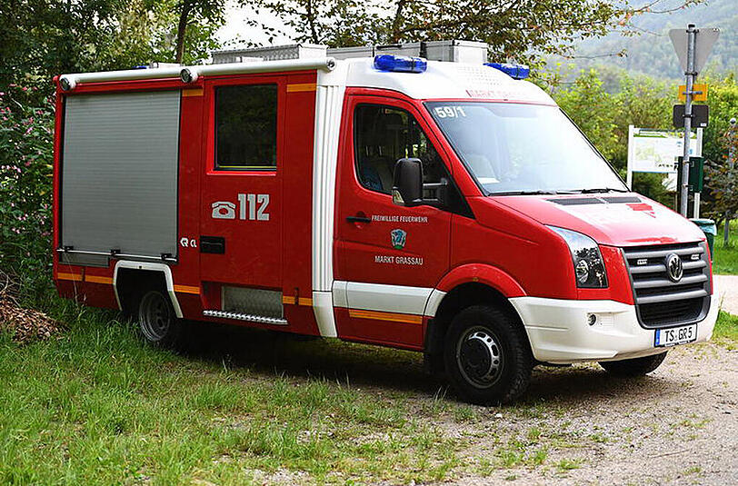 Spektakuläre Rettungsaktion in Grassau: Die Feuerwehr befreite ein Pferd aus dem moorastigem Untergrund.