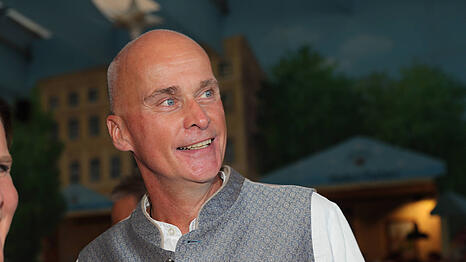 Oberlöwe Robert Reisinger beim traditionellen Wiesn-Besuch der Sechzger.