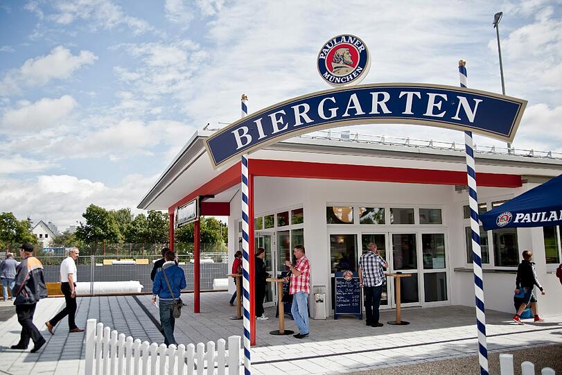 Ab sofort die Imbiss-Anlaufstelle an der Säbener Straße: Der neue &bdquo;Paulaner Treff&ldquo;.