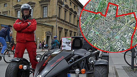 Ein Mann und sein Auto &ndash; pardon: Renn-Buggy. Sigmar F. aus Perlach posiert im Juli diesen Jahres am Odeonsplatz mit seinem 300 PS starken Ariel Atom. Wir haben die irre Flucht nachgezeichnet. Jetzt steht er vor dem Münchner Amtsgericht.