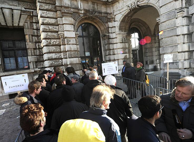 Bilder vom Hoeneß-Prozess am Münchner Justizpalast.