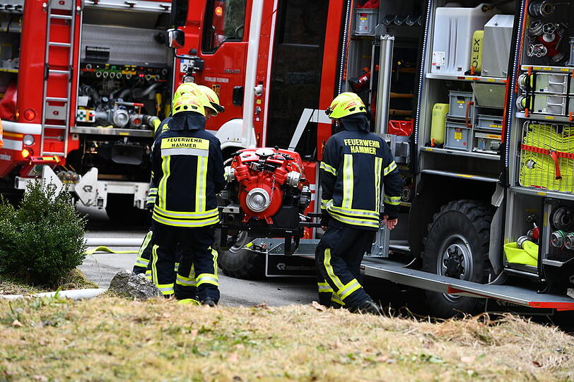 Der Sachschaden beträgt 35.000 Euro - die Ursache für den Kellerbrand ist derzeit noch unklar. Die Bilder vom Feuerwehreinsatz.