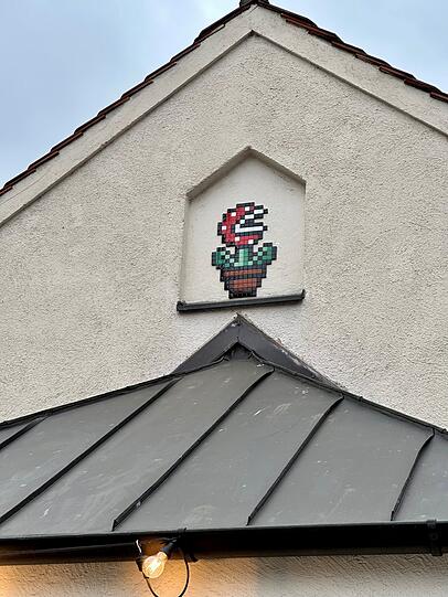 Eine Reminiszenz an Super Mario am Kiosk am Rotkreuzplatz, eingesendet von AZ-Leser Michael Koellreutter.