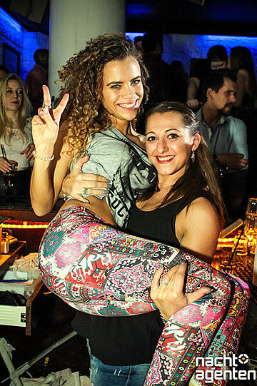 Die besten Partybilder vom Samstag. Hier aus dem Crown's Club.
