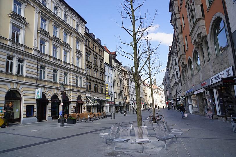 In der Sendlinger Straße ist es leer am Mittwochnachmittag.