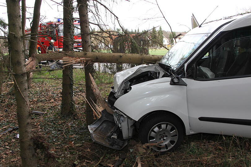 Unfall in Waldkraiburg - die Bilder vom Unfallort.