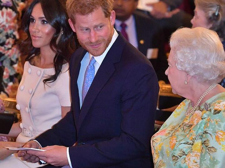Wie geht es weiter mit Herzogin Meghan und Prinz Harry? Die Queen sucht nach einem Weg aus der Krise.