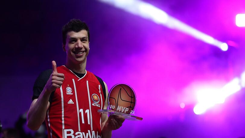 Bayern-Trainer Andrea Trinchieri sieht in ihm "die Seele unserer Mannschaft" sowie einen "der besten Spieler, die ich je trainiert habe": Vladimir Lucic. Bayern-Trainer Andrea Trinchieri sieht in ihm "die Seele unserer Mannschaft" sowie einen "der besten Spieler, die ich je trainiert habe": Vladimir Lucic.