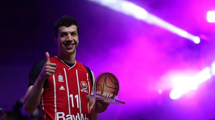 Bayern-Trainer Andrea Trinchieri sieht in ihm "die Seele unserer Mannschaft" sowie einen "der besten Spieler, die ich je trainiert habe": Vladimir Lucic.