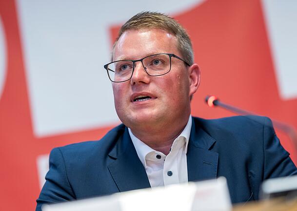 Holger Grießhammer (SPD) kritisiert, dass bei einer Vorverlegung der Sommerferien in Bayern der Abstand zu den Pfingstferien zu gering sei. (Archivbild) Holger Grießhammer (SPD) kritisiert, dass bei einer Vorverlegung der Sommerferien in Bayern der Abstand zu den Pfingstferien zu gering sei. (Archivbild)