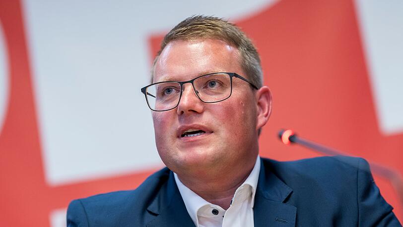Holger Grießhammer (SPD) kritisiert, dass bei einer Vorverlegung der Sommerferien in Bayern der Abstand zu den Pfingstferien zu gering sei. (Archivbild) Holger Grießhammer (SPD) kritisiert, dass bei einer Vorverlegung der Sommerferien in Bayern der Abstand zu den Pfingstferien zu gering sei. (Archivbild)