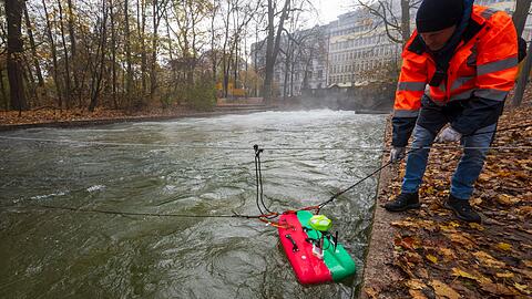 Am Eisbach in München laufen Messungen, nachdem sich die Surfwelle dort nicht mehr aufbaut.
