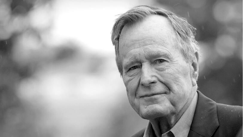 George H. W. Bush (94): Von 1989 bis 1993 war er der 41. Präsident der Vereinigten Staaten, sein Sohn George W. Bush war der 43. US-Präsident. Im April 2018 wurde er wegen einer Blutinfektion behandelt. Bush starb am 30. November 2018, wenige Monate zuvor im April starb seine Frau Barbara.