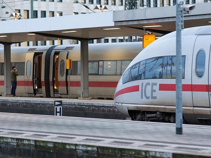 Die EVG hatte am Montag zu einem Warnstreik aufgerufen, der den Zugverkehr in weiten Teilen Deutschlands lahmlegte.