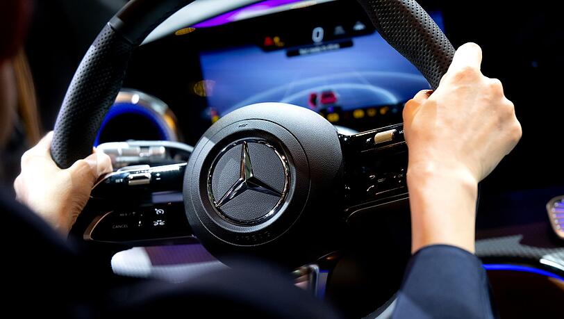Mercedes-Benz macht mehr Gewinn nach magerem Vorjahresquartal. (Archivbild) Mercedes-Benz macht mehr Gewinn nach magerem Vorjahresquartal. (Archivbild)