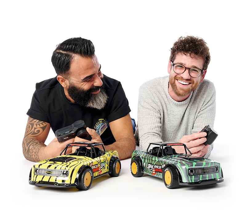 Ferngesteuerte Carson-Autos f&uuml;r das Kind im Manne: Spielzeughersteller setzen zunehmend auf den "Kidult"-Trend, bei dem Erwachsene Spielzeug f&uuml;r sich kaufen.