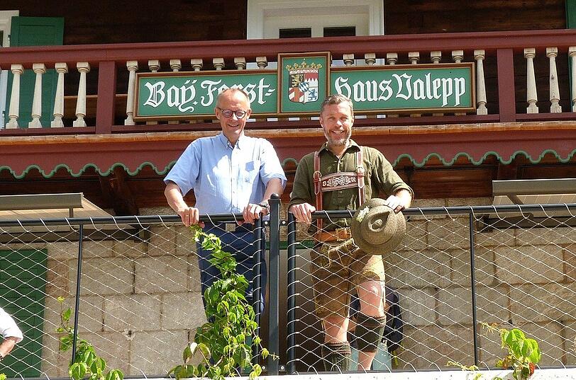 War auch schon zu Gast: Bundeskanzler Friedrich Merz (l.), zusammen mit Forsthaus-Valepp-Chef Johannes Rabl.