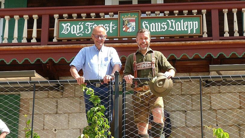 War auch schon zu Gast: Bundeskanzler Friedrich Merz (l.), zusammen mit Forsthaus-Valepp-Chef Johannes Rabl.