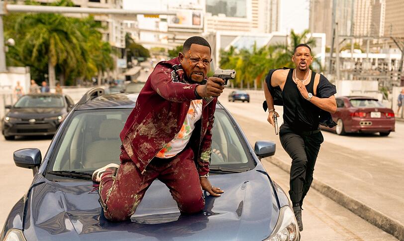 Normale Fortbewegung? Nicht mit Marcus (Martin Lawrence, links) und Mike (Will Smith)! Normale Fortbewegung? Nicht mit Marcus (Martin Lawrence, links) und Mike (Will Smith)!