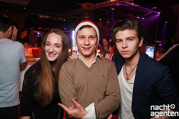 Auch an den Weihnachtsfeiertagen hatte der Neuraum geöffnet. Klicken Sie sich durch die Partybilder vom 24. und 25. Dezember.