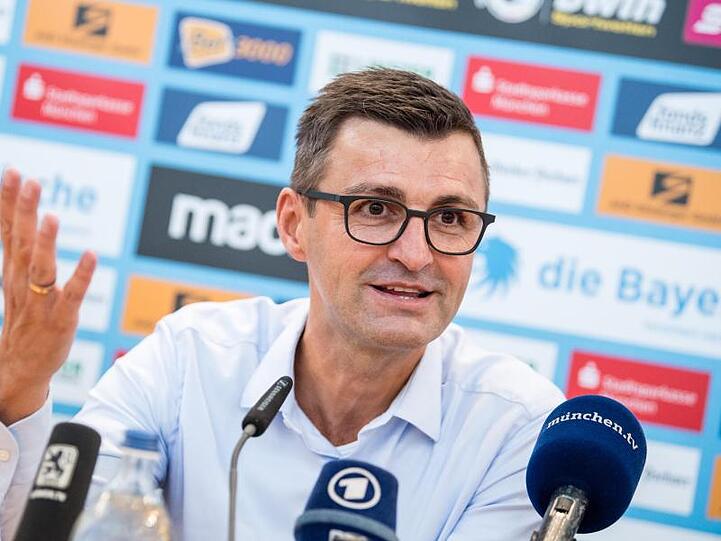 Michael Köllner, Trainer des TSV 1860 München, während der Pressekonferenz zu seiner Vorstellung als Cheftrainer. Foto: Matthias Balk/dpa