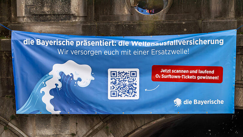 Mit einem spontanen Gewinnspiel richtet sich "Die Bayerische" an die Surfer an der Eisbachwelle. Mit einem spontanen Gewinnspiel richtet sich "Die Bayerische" an die Surfer an der Eisbachwelle.