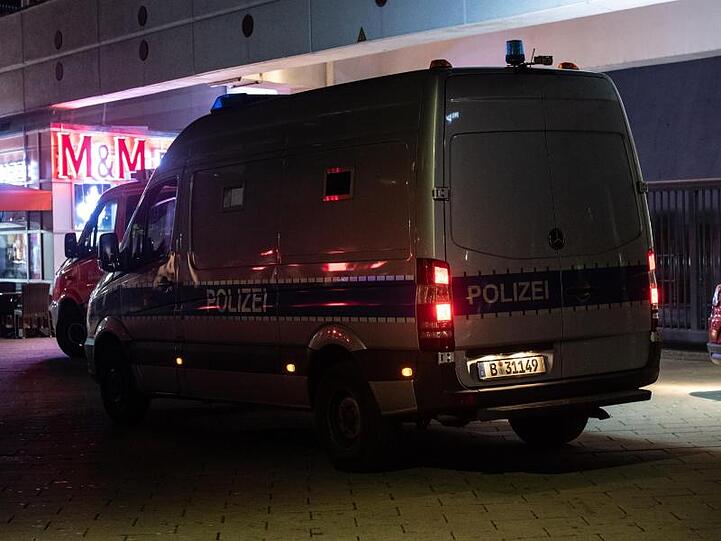 Polizeieinsatz am Alexanderplatz.