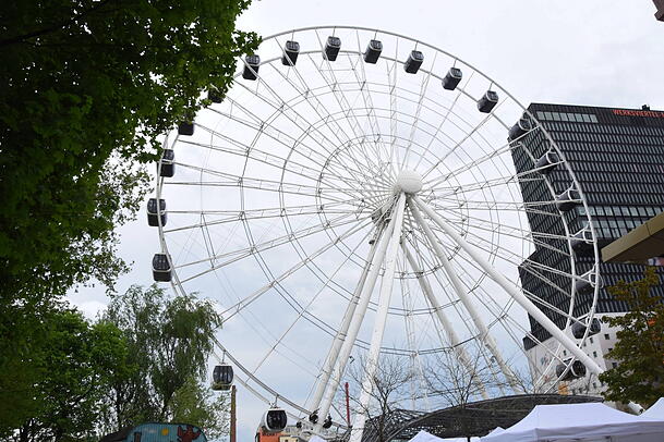 Einmalige Kulisse: Das Riesenrad Umadum im Münchner Werksviertel Einmalige Kulisse: Das Riesenrad Umadum im Münchner Werksviertel