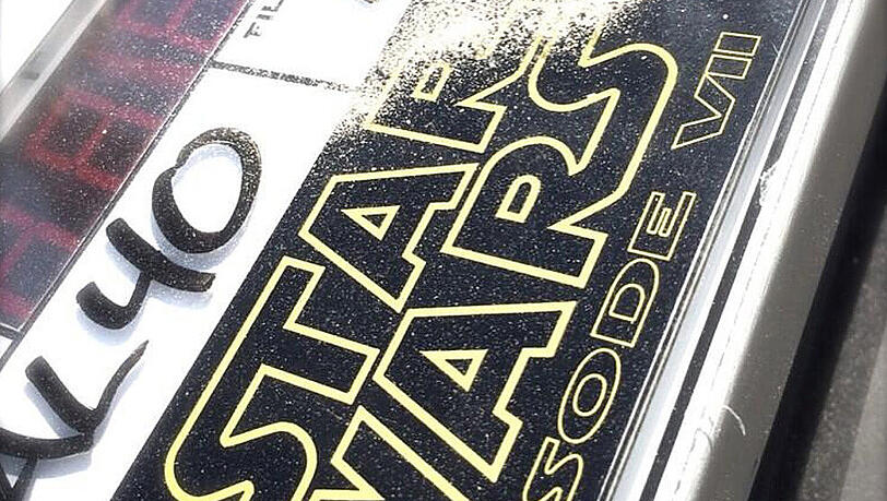 "Star Wars"-Regisseur Rian Johnson wird von seinem Ex-Agenten verklagt. "Star Wars"-Regisseur Rian Johnson wird von seinem Ex-Agenten verklagt.