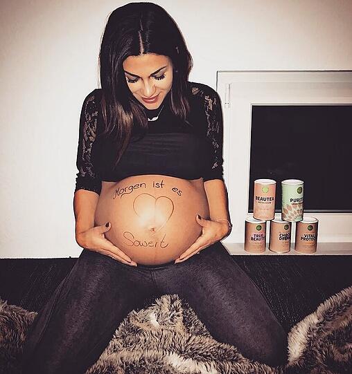 Ex-"Bachelor"-Kandidatin Inci Sencer ist mittlerweile auch ein Social-Media-Star. Sie kündigte mit "Morgen ist es soweit" an, dass sie dann den Babynamen verraten würde. Wer es nicht abwarten konnte: Die kleine Tochter wird Mila Jolie heißen.