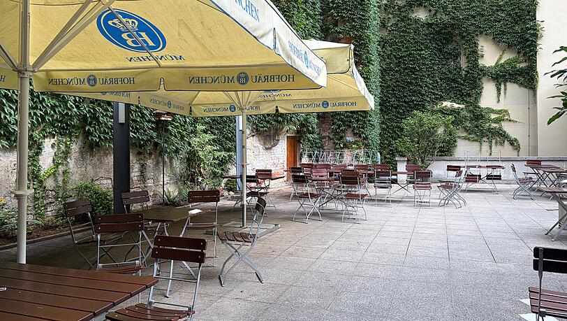 Der Innenhof gehört zur Kantine von Staatsoper und Residenztheater. Noch ist er recht karg. Das möchte der neue Betreiber bald ändern. Der Innenhof gehört zur Kantine von Staatsoper und Residenztheater. Noch ist er recht karg. Das möchte der neue Betreiber bald ändern.