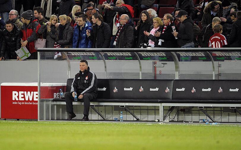 Einsam: Louis van Gaal auf der Bank in Köln