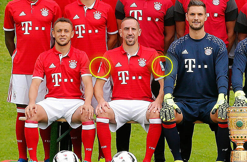 Ribérys kleines Trikot-Gate: Mit Sponsor-Emblem beim Mannschaftsfoto.