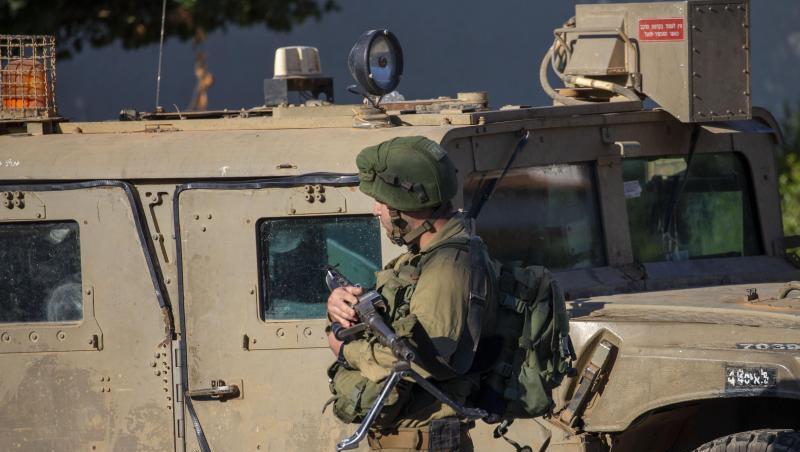 Ein israelischer Soldat an der Grenze zwischen Israel und Libanon. Die Spannungen zwischen Israel und der Hisbollah haben in den vergangenen Wochen zugenommen. Ein israelischer Soldat an der Grenze zwischen Israel und Libanon. Die Spannungen zwischen Israel und der Hisbollah haben in den vergangenen Wochen zugenommen.