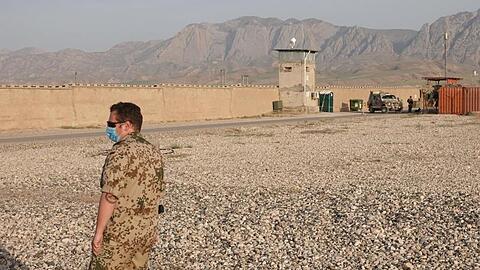 Ein Bundeswehrsoldat im nordafghanischen Masar-i-Scharif im Camp Marmal.