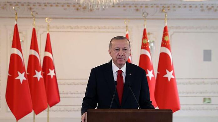 Hält trotz der verheerenden Erdbebenkatastrophe am gesetzten Wahltermin im Mai fest: Recep Tayyip Erdogan.