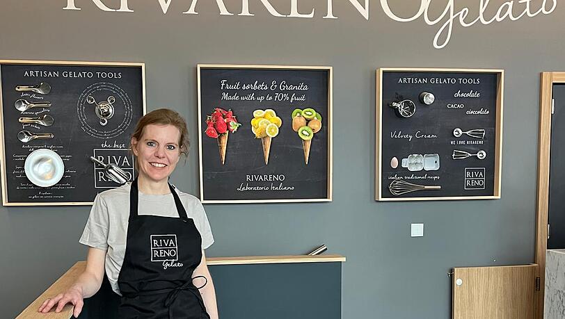 Carolina Czwartek in ihrer fast fertigen eigenen Eisdiele am Gärtnerplatz. Neben Gefrorenem gibt es hier auch Kaffee vom Inklusionsbetrieb Yoanda, dazu Frühstück und Kuchen von Kuchentratsch. Carolina Czwartek in ihrer fast fertigen eigenen Eisdiele am Gärtnerplatz. Neben Gefrorenem gibt es hier auch Kaffee vom Inklusionsbetrieb Yoanda, dazu Frühstück und Kuchen von Kuchentratsch.
