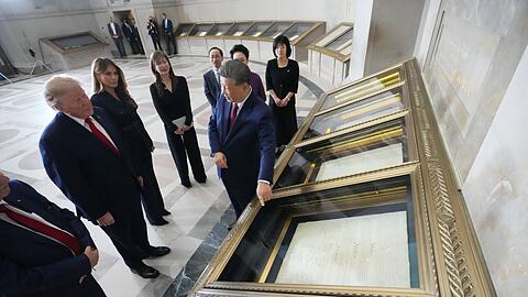 Trump und Xi besuchen Nationalarchiv.