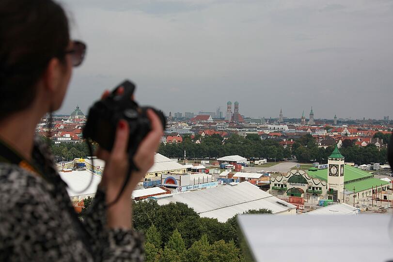 Natürlich gibt's Erinnerungsfotos vom Ausblick über München.