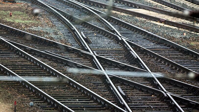 Der Streckenabschnitt zwischen Memmingen und Bad Grönenbach blieb bis zum Nachmittag für den Bahnverkehr gesperrt.(Symbolbild)