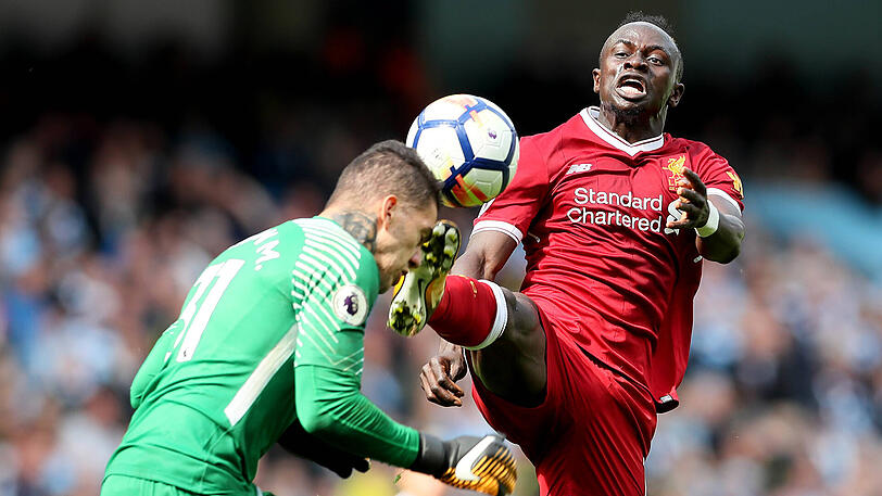 Stürmer Sadio Mané sah in der 37. Minute nach einem Tritt ins Gesicht von City-Keeper Ederson die Rote Karte.