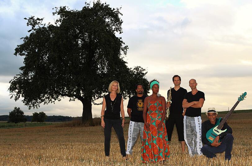 Die Afrosoul-Band Emashie ist das musikalische Highlight heute nach der Festival-Eröffnung mit Petra Reiter.