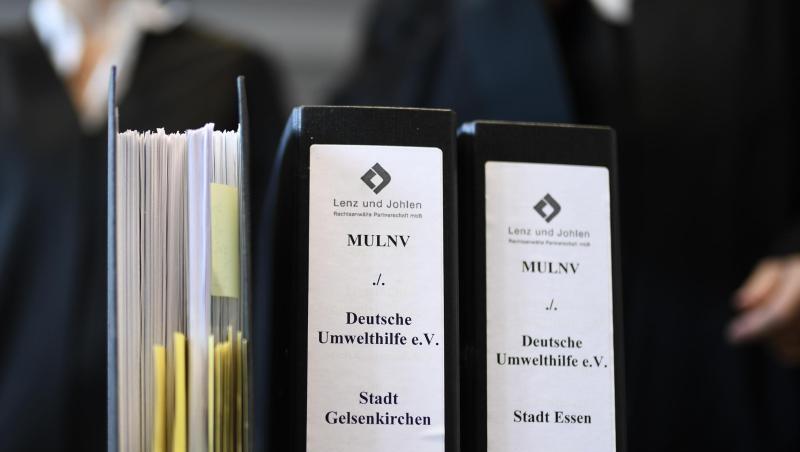 Begründet wurde der Antrag unter anderem damit, dass "der 'Klagefeldzug' für Diesel-Fahrverbote auch eher als PR-Aktion zu Lasten Dritter, denn als aktiver Beitrag zum Umweltschutz zu werten" sei. Begründet wurde der Antrag unter anderem damit, dass "der 'Klagefeldzug' für Diesel-Fahrverbote auch eher als PR-Aktion zu Lasten Dritter, denn als aktiver Beitrag zum Umweltschutz zu werten" sei.